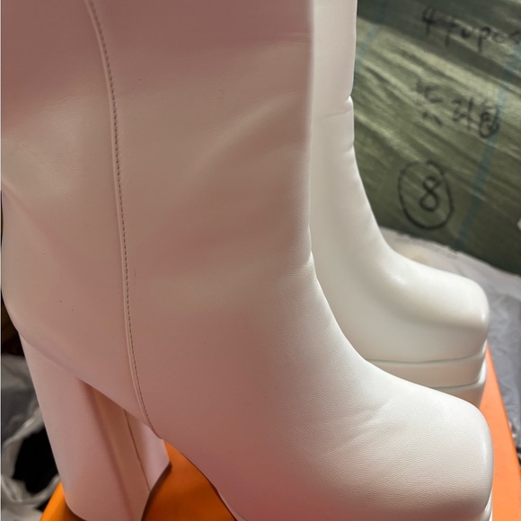 Elegant White Women's Boots - Picture 2 of 4